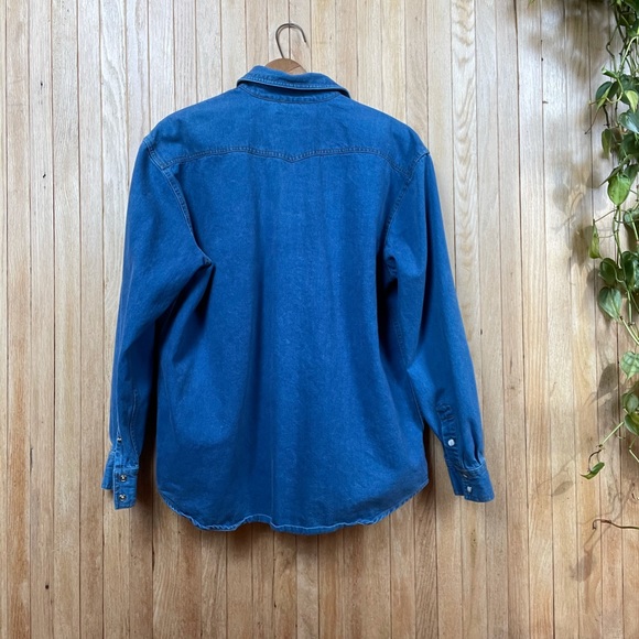 Vintage 🐚 100% cotton, denim button up - Picture 2 of 10